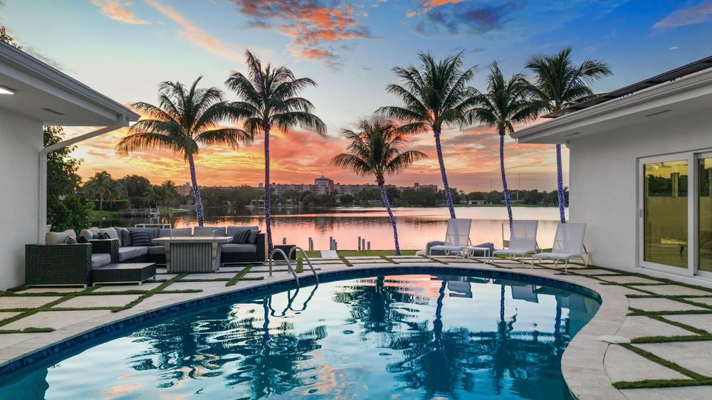 Private Yacht Charters from Your Luxury Villa: A Seamless Experience hero image