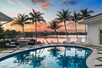 Private Yacht Charters from Your Luxury Villa: A Seamless Experience main image