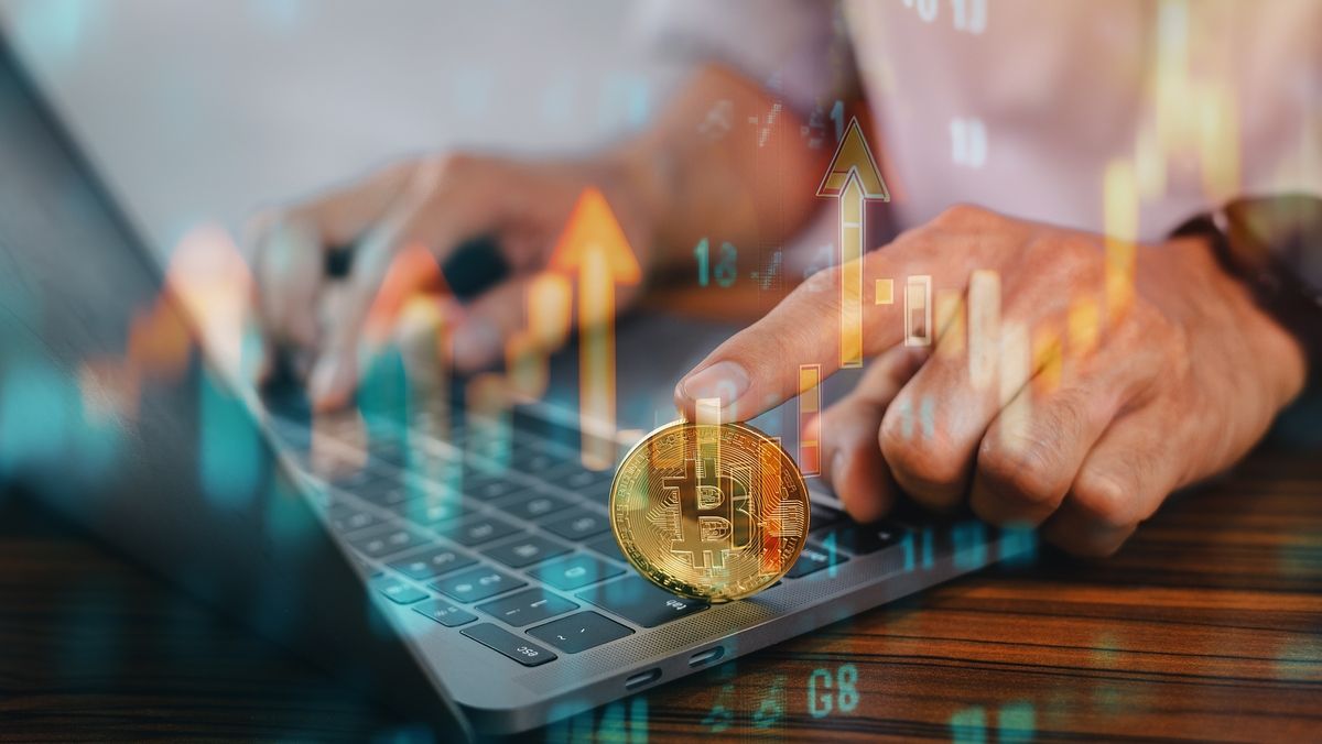 The Smart Trader’s Guide to Risk-Free Crypto Trading with Hash Hedge hero image